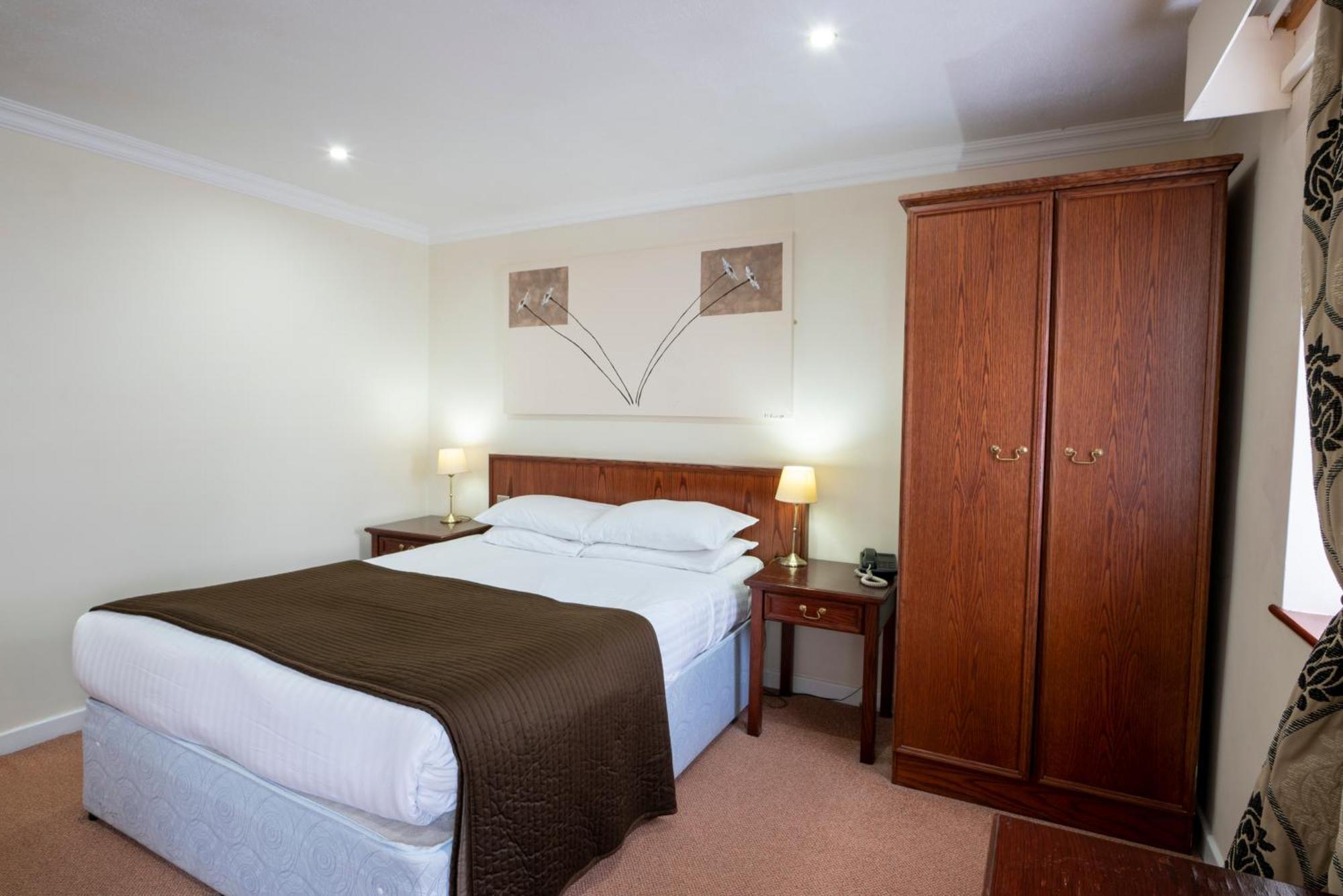 Beaufort Park Hotel Mold Exterior foto