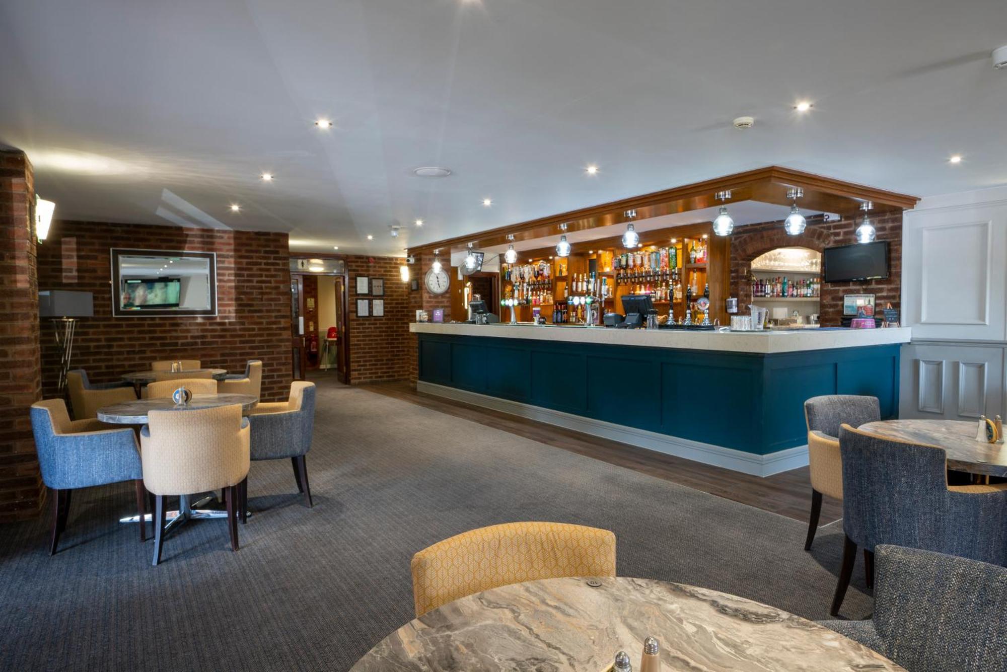 Beaufort Park Hotel Mold Exterior foto