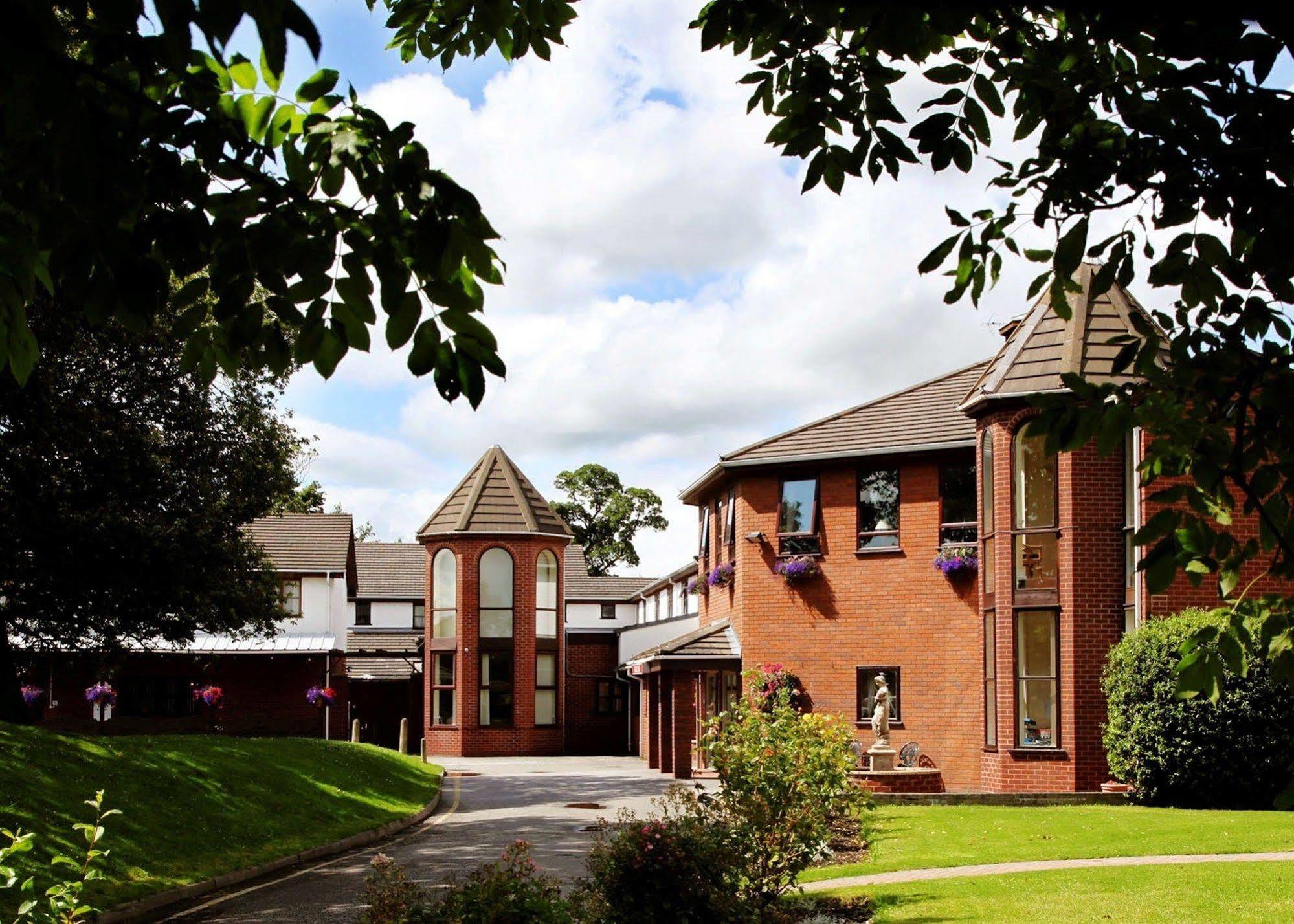 Beaufort Park Hotel Mold Exterior foto
